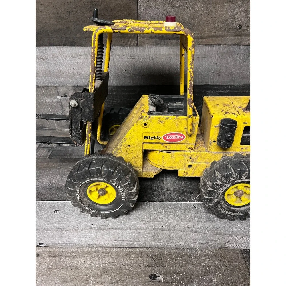 Vintage Tonka Mighty Forklift Pressed Steel Toy Construction Vehicle Yellow